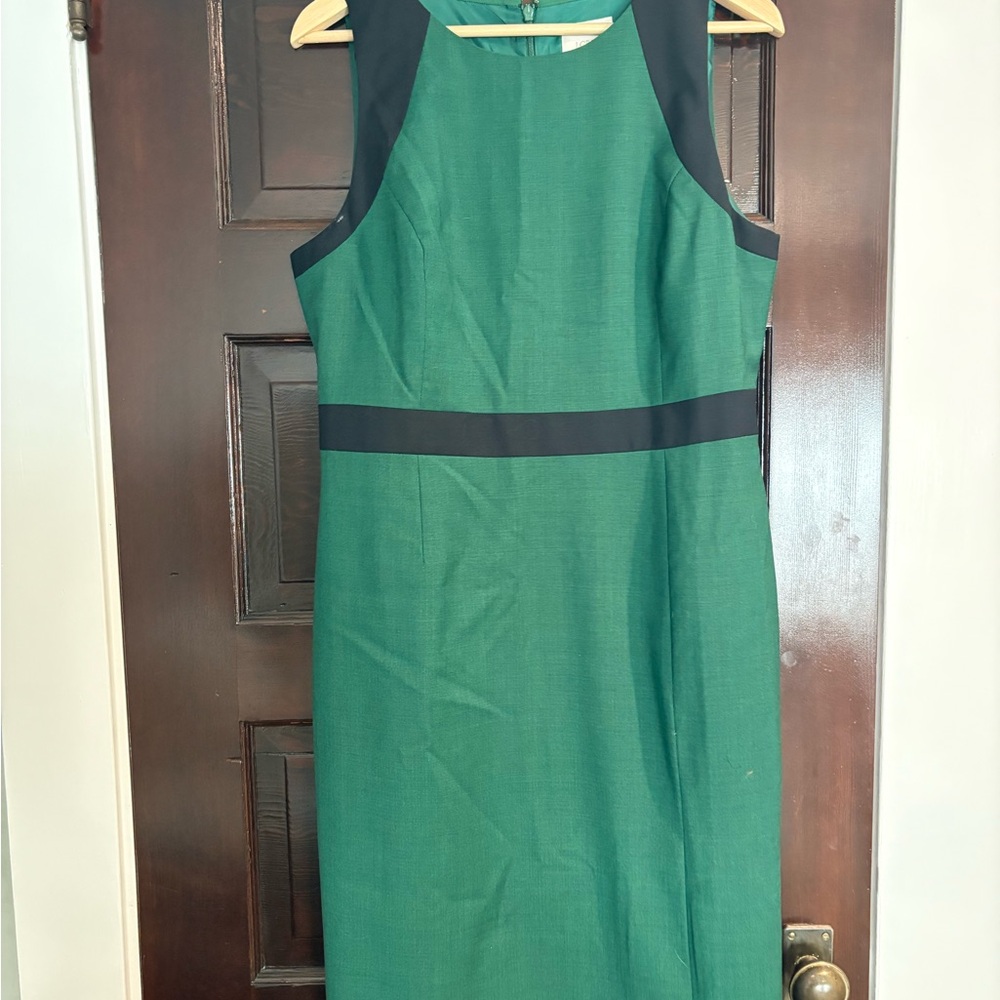 Elegant Green Sleeveless suiting Dress